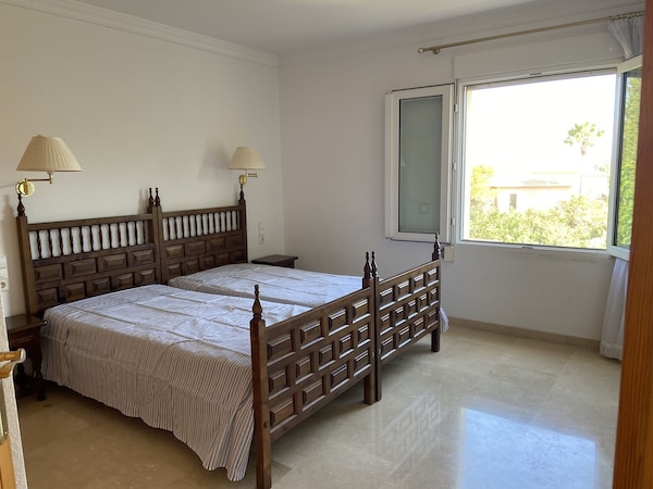 Bright Spacious Apartment For 4 People Overlooking: Montgo, Sea And Castle - Denia