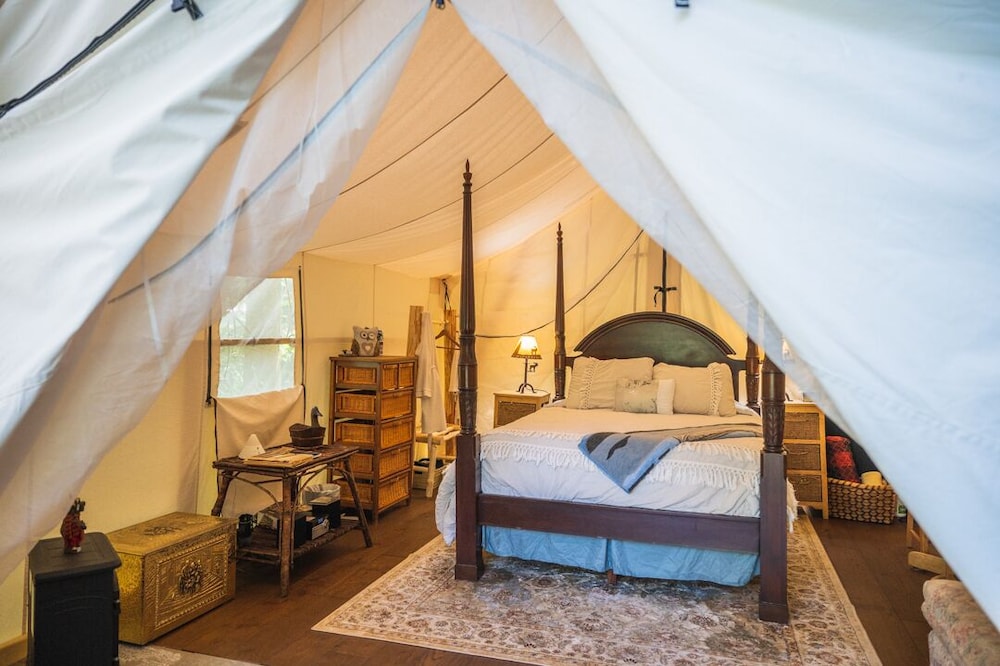 Glamping!!  Self Contained, Quiet, Romantic - Cypress Mountain