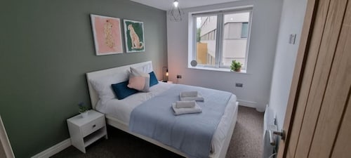 Stunning 2 Bed Ground Floor Apt, 5mins From City Centre - Gosforth