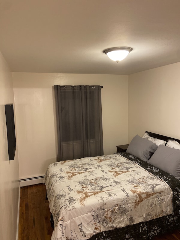 A Home Away From Home That You Would Love! Free Wi-fi! - Brooklyn, NY