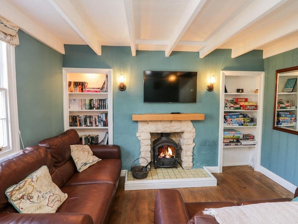 Ships Bell, Pet Friendly, Character Holiday Cottage In Staithes - 스테이시즈