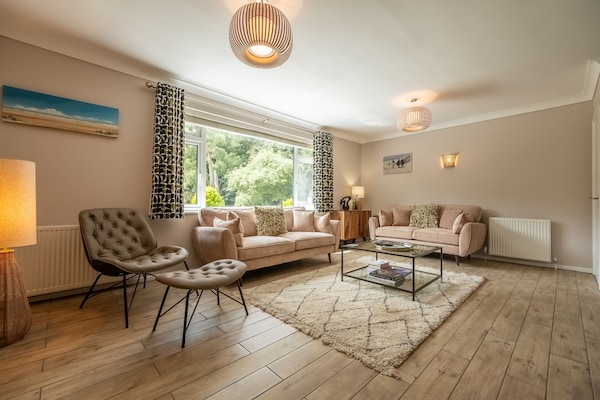 Super Stylish And Cosy, This Detached Cottage Is Located In The Heart Of Holt. - 布萊克尼