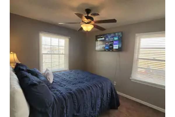Cheerful 3 Bedroom Home Close To Ttu And Hospitals - Lubbock, TX