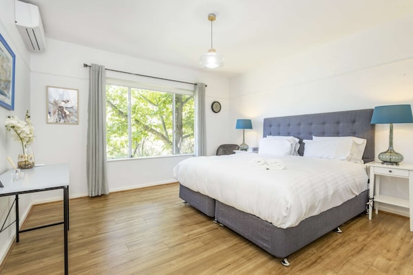 Renovated Apartment With Treetop Views. Free Wifi And Parking. - South Perth