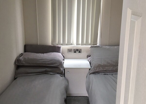 2 Bedroom Accommodation In Penzance - Penzance