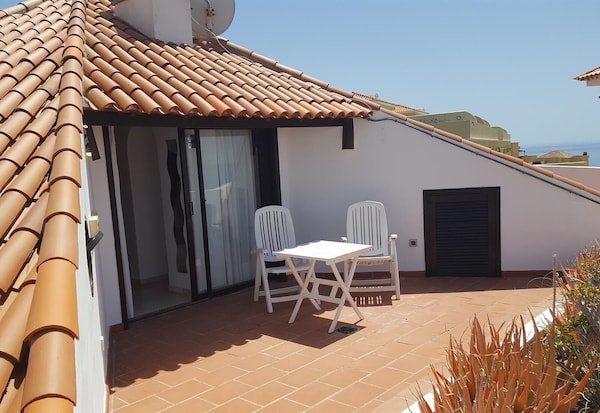 Studio 'Golf Del Sur' With Sea View, Shared Pool & Wi-fi - Tenerife South Airport (TFS)
