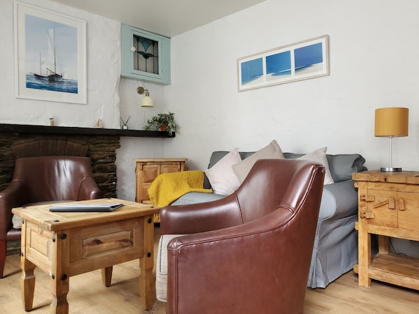 On A Quiet Street And Near The Shops, Cafes, And Beaches. Dog And Eco-friendly. - Newquay
