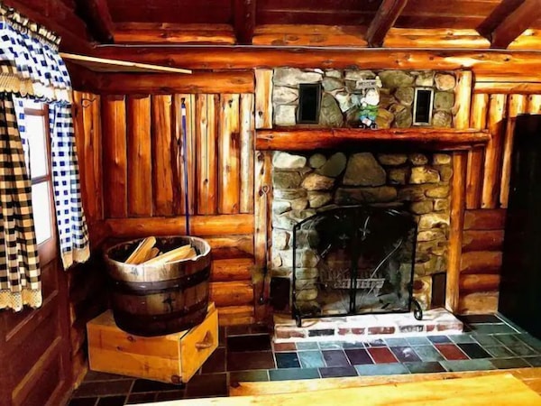 Rustic Log Cabin #5 - \"Escape\" - Franconia, NH