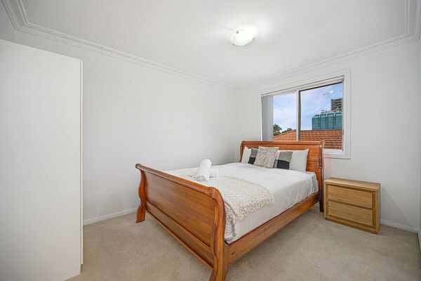 Adorable Bankstown Townhouse - Next To Westfield! - Cumberland