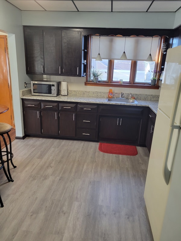 Cozy, King Bed With Heated Bathroom! - Water Park, East Chicago
