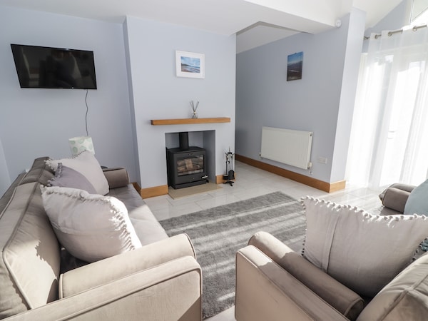 Avalon, Pet Friendly, Country Holiday Cottage In Lamphey - Freshwater East
