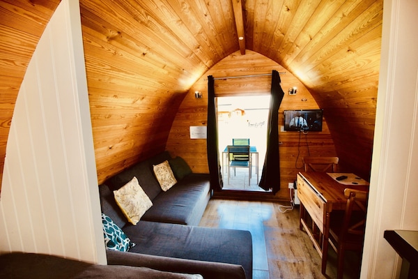 Dog-friendly Cozy Winter Glamping Pod With Hot Tub - North Wales