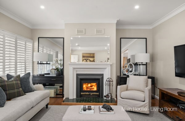 Lauretana House & Cottage -Grand Homestead W\/ Multiple Entertaining Areas, Pool, Moments From Bowral - 보우럴