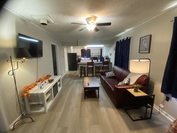 Cozy 2 Bedroom!! No Curvy Rds. 28 Min. To Pigeon Forge And 8 Min To Interstate! - セバービル, TN