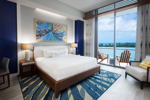 Beach Retreat | Luxury Suite + Ocean View & Spa - Nassau