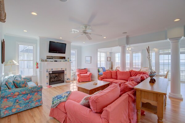 Oceanfront Home With A Washer/dryer, Hot Tub, Game Room & Central Ac - North Topsail Beach