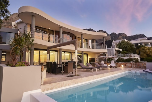 Luxury Camps Bay Villa With Large Patio And Private Pool Wescamp - Le Cap