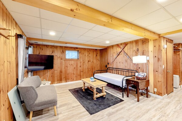 Log Cabin Condo With Mountain Views And Full Kitchen - Close To Jay Peak Resort - Jays Peak, Jay