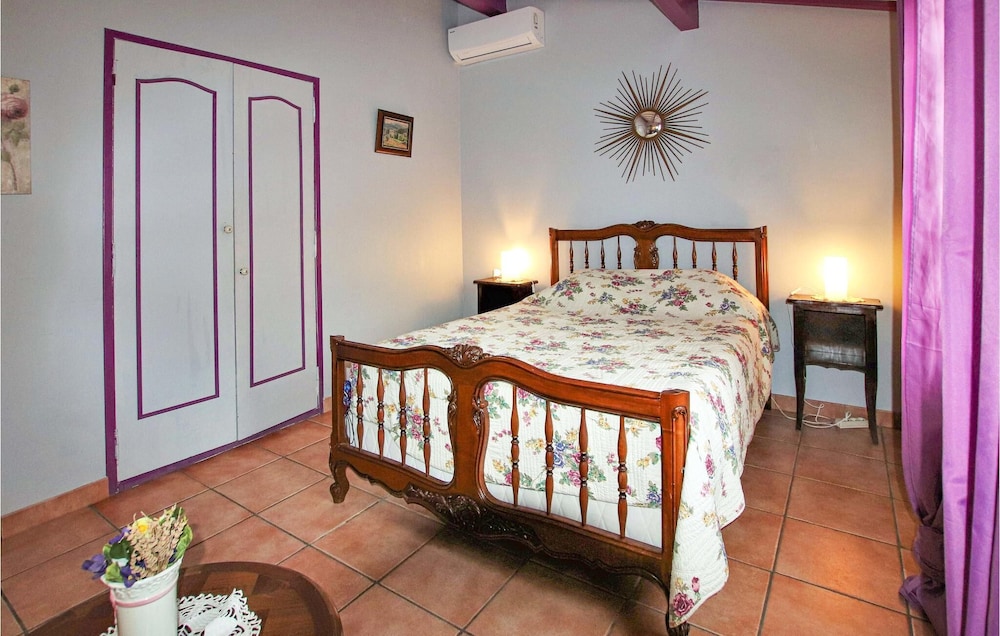Cette Belle Maison De Vacances Avec Piscine Privée Est Située En Provence, En Bordure Du Petit Villa - Cheval-Blanc