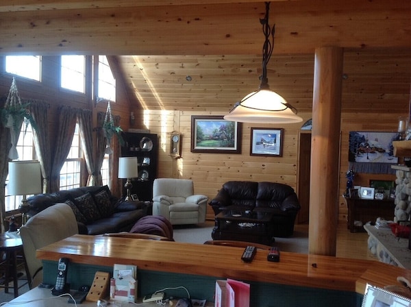 Beautiful Log Cabin Close To Beaches\/golf & Cabot Trail - Nova Scotia