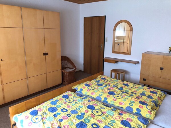 Bright Holiday Apartment For 3 People, 80 Square Meters, 2 Bedrooms, Covered Terrace - Laufen