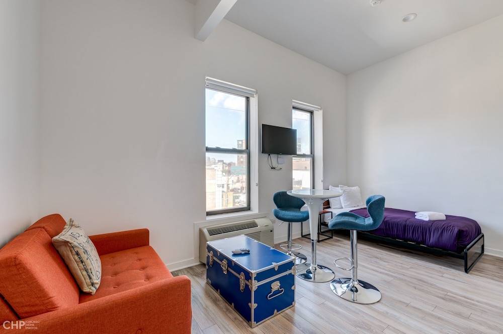 Modern Yet Cozy - Everything You Need And More For A Great Windy City Stay - 747 Lofts Cabin 204 By Redawning - Chicago, IL