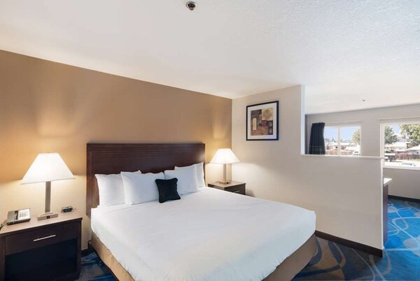 Your Relaxing Getaway Awaits! Family-friendly Unit Awaits! Free Breakfast! - State of Washington