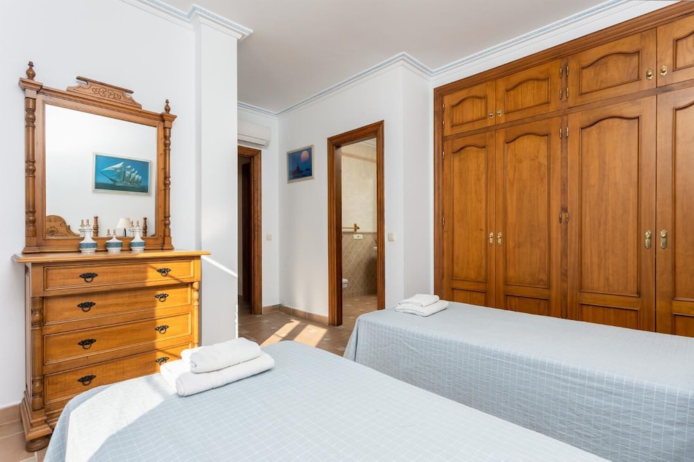 Villa El Pedregal - Three Bedroom Villa, Sleeps 6 - フリヒリアナ