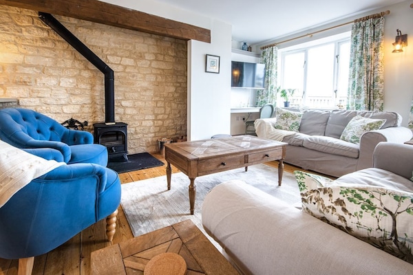 A Cotswold Stone Waterside Cottage That Sleeps 6 Guests  In 3 Bedrooms - Cirencester