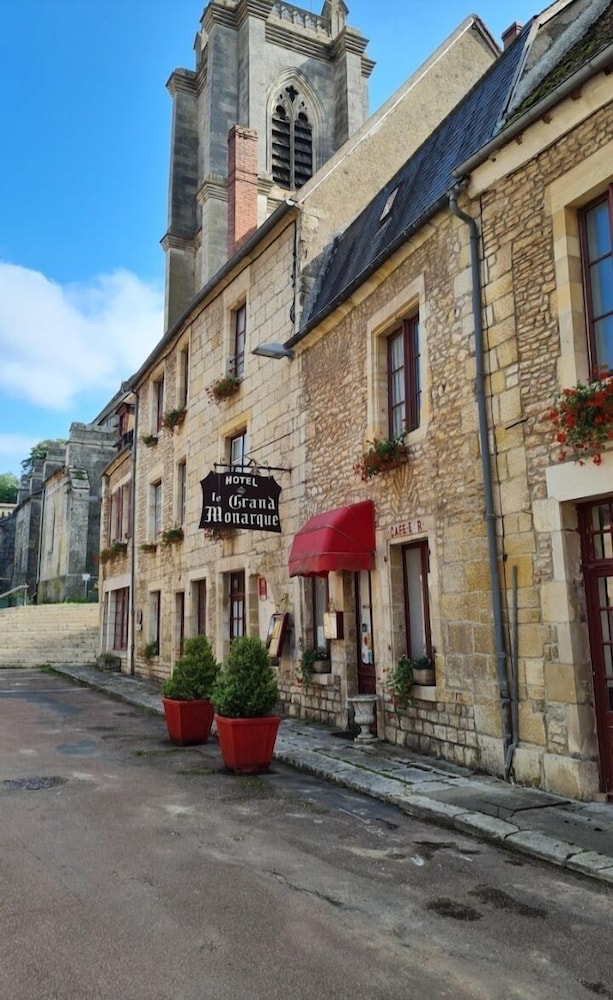 Hotel Restaurant Le Grand Monarque - Nièvre