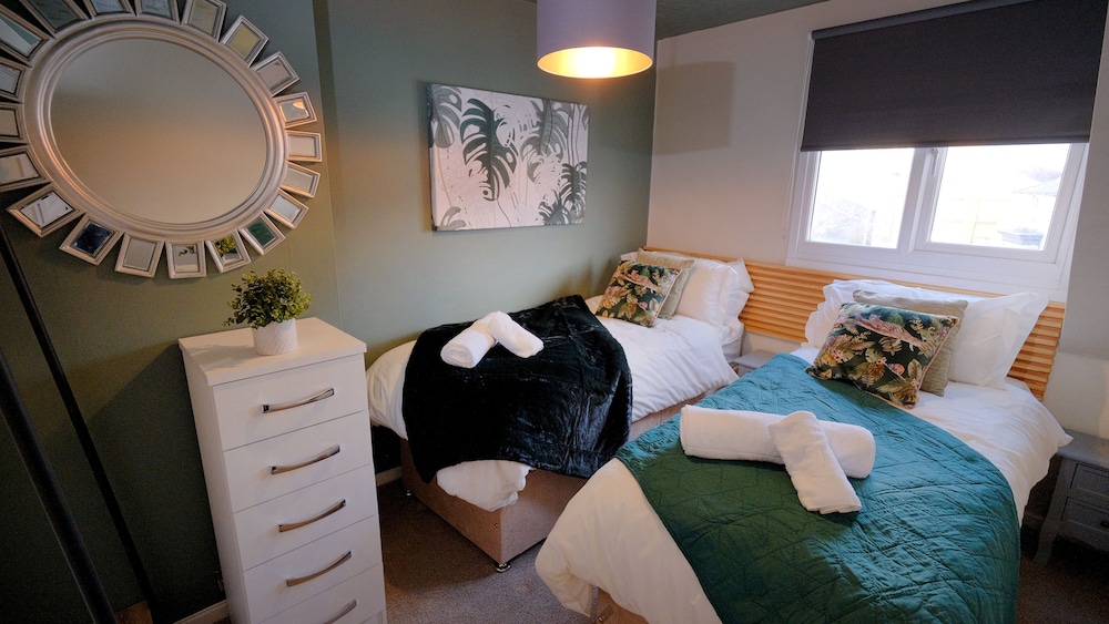 Crows Nest - Large, Modern Apartment With Stylish Interior And Free Parking. - スカボロー