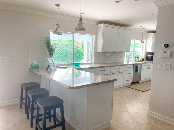 Private Luxury Oasis Minutes From The Beach W\/ Private Heated Pool - Deerfield Beach, FL