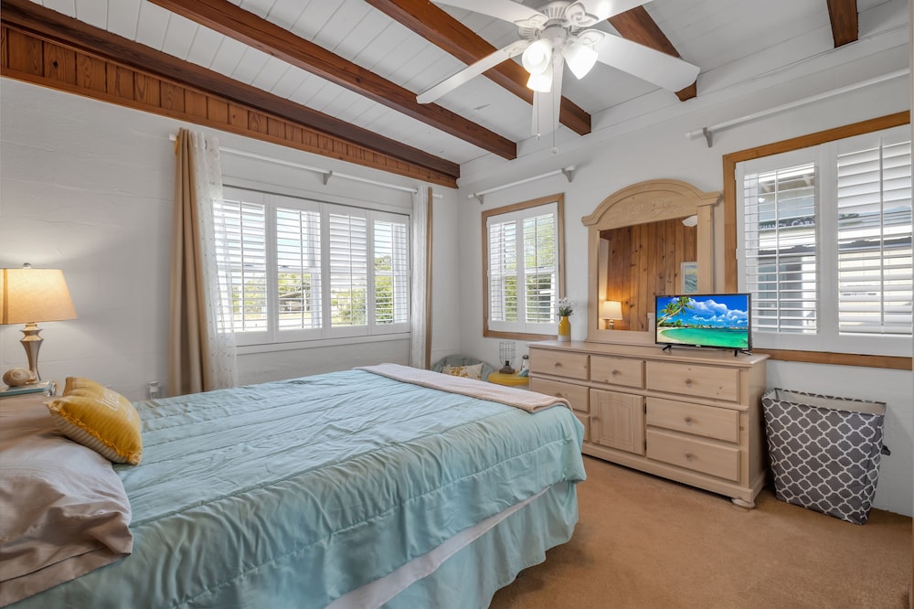 Oceanfront Retro Beach Home On The Gulf! Winter Discounts For Extended Stays! - Alligator Point, FL