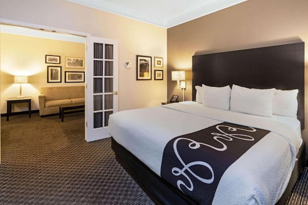 4 N/s King Bed One-bedroom W/ Pool View At La Quinta Inn & Stes By Wyndham Mesa - Mesa, AZ