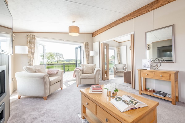 Stewarts Resort Lodge 52  -  A Lodge That Sleeps 6 Guests  In 2 Bedrooms - Lower Largo