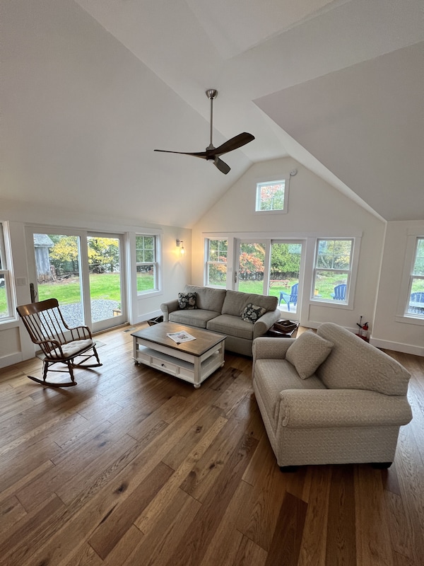 300 Y\/o Waterfront Fully Renovated Loaded With Amenities\nbring Your Boat! - Bath, ME