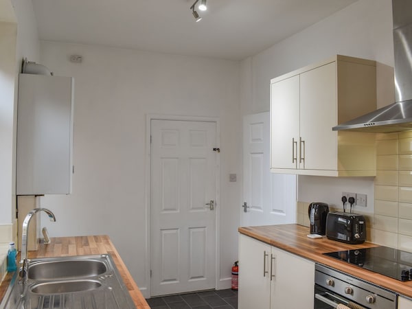 3 Bedroom Accommodation In Lytham St Annes - Lytham St Annes