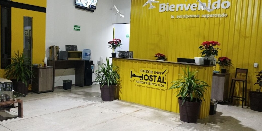 Check Inn Hostal Aeropuerto Gdl - Hostel - Tlaquepaque