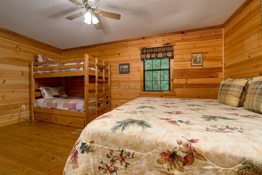 Marilee Cottage - Cozy Cabin With Fire Pit And Pool Table Near Unicoi State Park - Clarkesville, GA