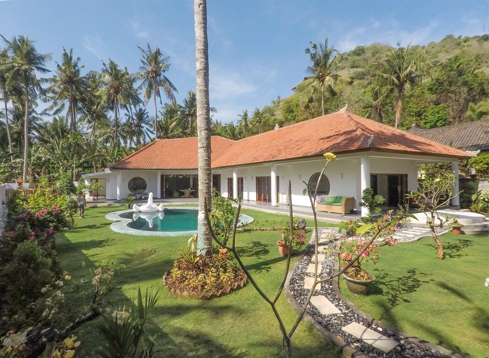 Luxurious Bali Villa For The Price Of A Hotel Room - Karangasem