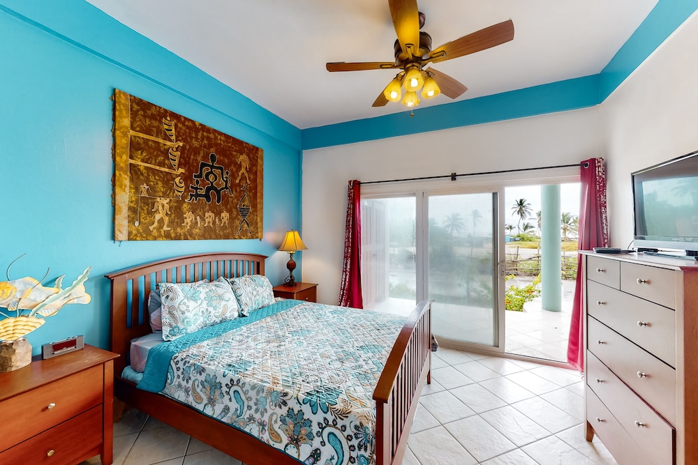 Ocean-view Condo With Pool, Central Ac, Balcony & Washer/dryer - Walk To Beach - Belize