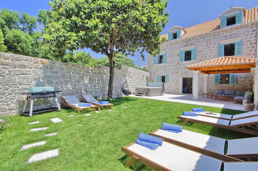 Beautiful Traditional Dubrovnik Villa | 4 Bedrooms | Villa Cavtat Heritage | Private Jacuzzi & Sauna | Cavtat - Cavtat