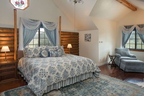 Villa rentals in Williams, AZ via cozycozy