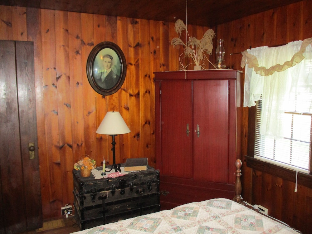 Near I-77, Gorgeous Cabin, Antiques, Great Reviews - A Wonderful Experience - West Virginia