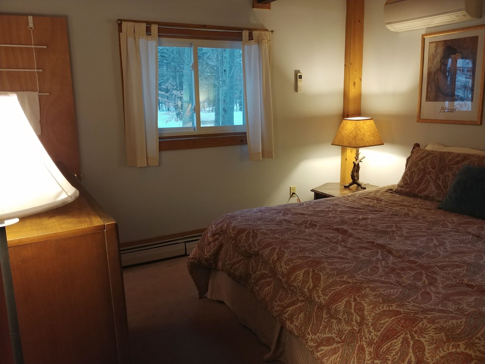 Pine Brook Lodge: Pool Table, Ac, Sauna, Fireplaces, Internet, Bar, Walk To Town - New Hampshire (State)