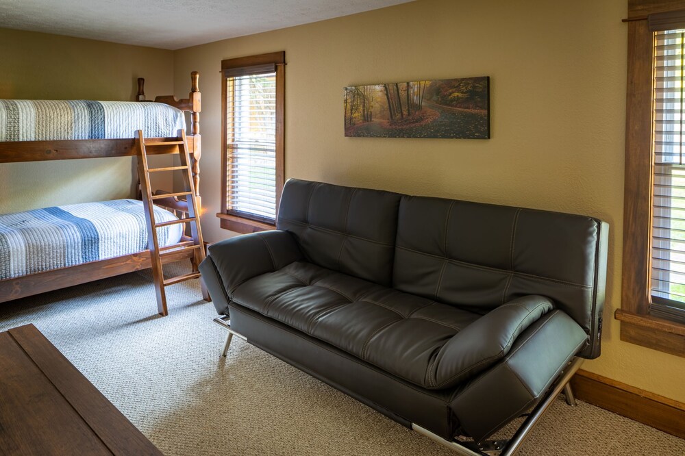 Spacious Wi-fi Hot Tub Minutes From Attractions - Luray