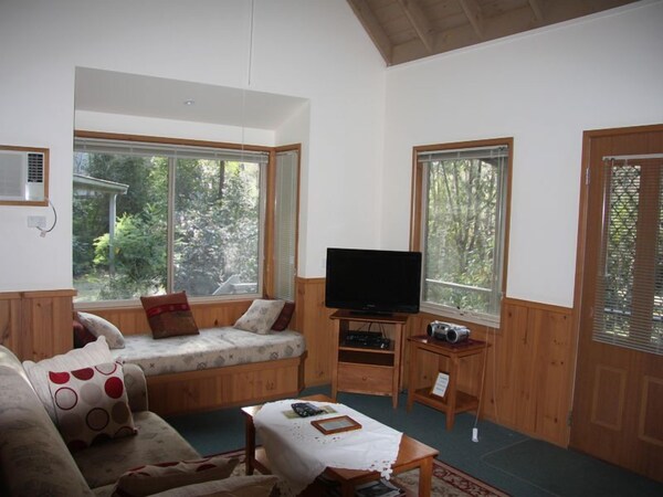 Shadybrook Alpine Cottage One Bedroom No 3 In Gardens Adjoining The Ovens River - Murray River