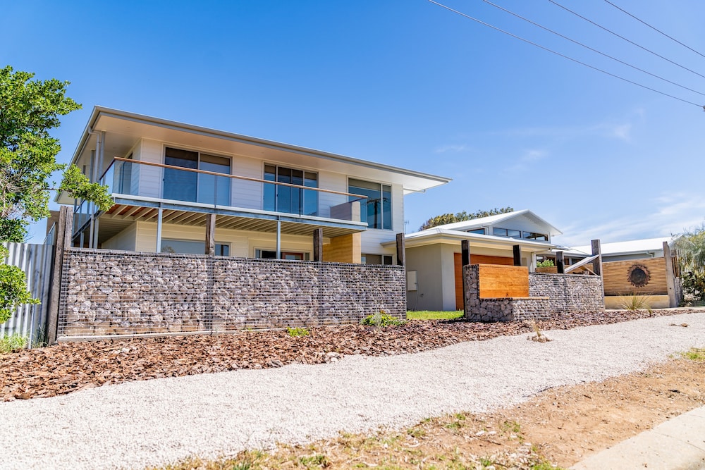 Brand New Exquisitely Presented Resort Style Home Filled With Luxury Comforts. - Port Elliot