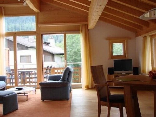 Very Quiet Roof Holiday Apartment, Vast Ski Resort Very Close - 克洛斯特斯