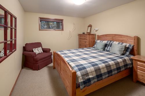 Looking for a vacation rental in Fairmont Hot Springs, BC? Try cozycozy